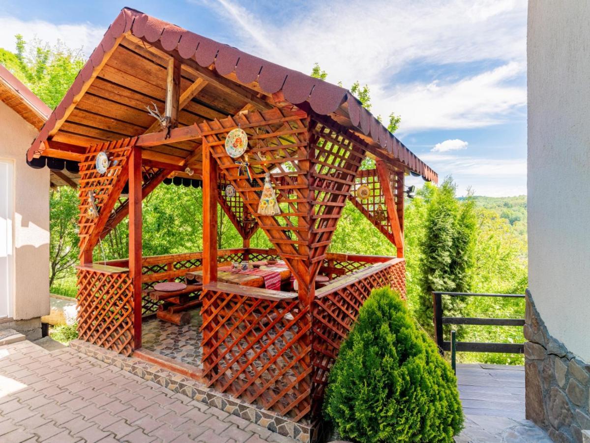 Hotel Casuta Cu Trandafiri Slănic Exterior foto