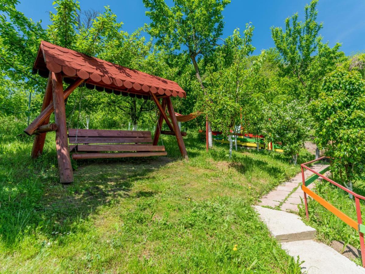 Hotel Casuta Cu Trandafiri Slănic Exterior foto